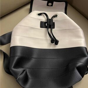 Harveys medium BERKLEY backpack no HANGTAG ERA root beer liner